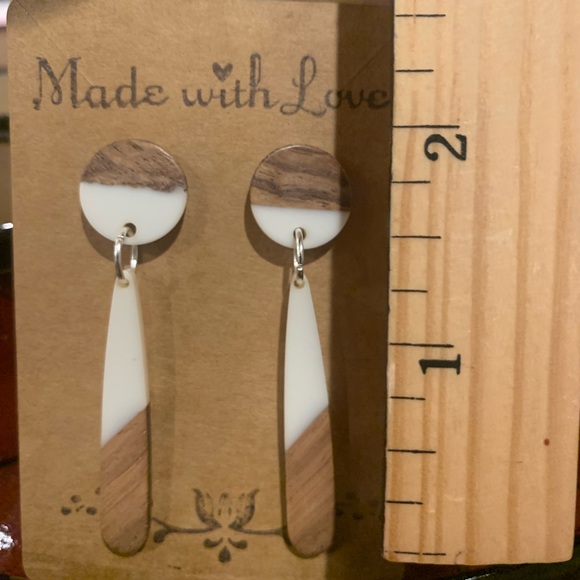 ✨NWT Earrings✨ Wood & Resin Dandlers✨Hand Crafted ✨Artisan!✨ - Picture 4 of 8